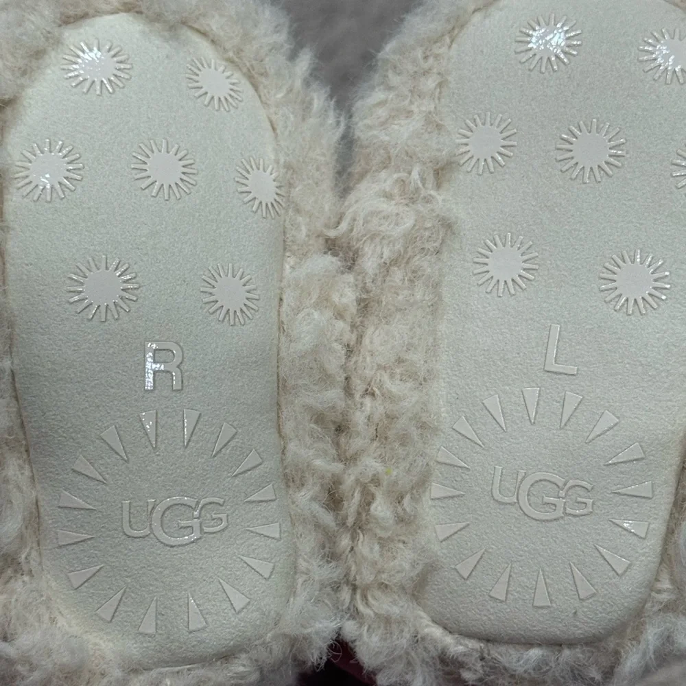 ☃️UGG Cream Fuzzy Baby Shoes☃️